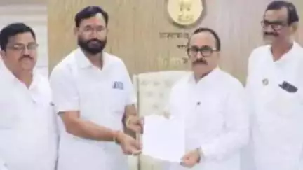 हिंगोली: वसंतराव नाईक तांडा सुधार योजनेच्या जिल्हा अध्यक्षपदी चव्हाण यांची निवड, मंत्री सावे यांच्या हस्ते नियुक्तीपत्र