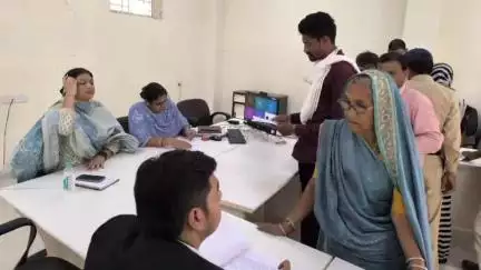 खरगौन: कलेक्टर कार्यालय में आयोजित जनसुनवाई में 107 आवेदन हुए प्राप्त, संयुक्त कलेक्टर व अन्य अधिकारियों ने सुनीं समस्याएँ