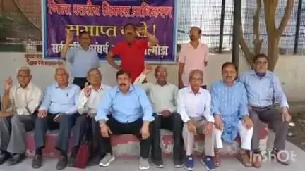 अल्मोड़ा: चौघानपाटा स्थित गांधी पार्क में सर्वदलीय संघर्ष समिति ने जिला विकास प्राधिकरण के विरोध में किया धरना प्रदर्शन