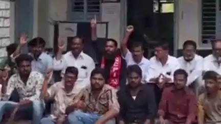 బేతంచర్లలో కుక్కల బారి నుంచి పసిపిల్లల ప్రాణాలు కాపాడాలంటూ సీపీఐ, వైసీపీ నేతలు నిరసన, చర్యలు తీసుకుంటామన్న నగర కమిషనర్