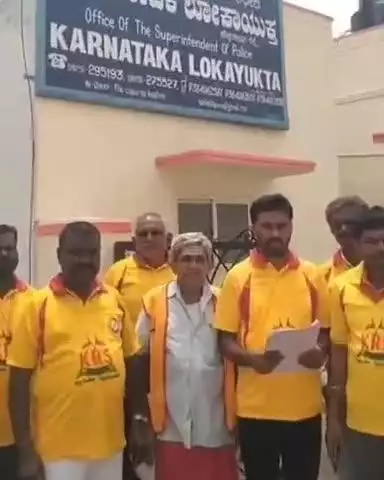 ಚಿಕ್ಕಬಳ್ಳಾಪುರ: ಭ್ರಷ್ಟಾಚಾರ ತಡೆಯಬೇಕಾದ ಲೋಕಾಯುಕ್ತರಿಂದಲೇ ಭ್ರಷ್ಟಾಚಾರ: ನಗರದಲ್ಲಿ ಕೆಆರ್‌ಎಸ್ ಪ್ರತಿಭಟನೆ