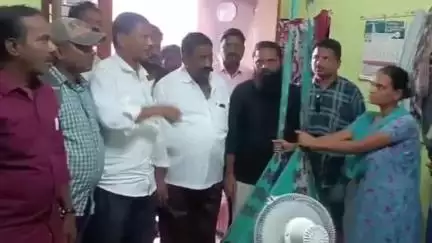 బేతంచర్లలో కుక్కల దాడిలో గాయపడిన చిన్నారిని పరామర్శించిన సీపీఐ, వైసీపీ నాయకులు