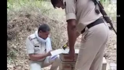 बक्सर: औद्योगिक थाना क्षेत्र में 24 घंटे में 162 लीटर शराब बरामद, बाइक जब्त, एक गिरफ्तार