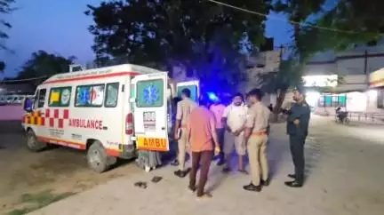 इकौना: लिलही पुरवा में आग से झुलसी महिला, CHC इकौना से बहराइच रेफर, पति का आरोप- पत्नी ने खुद लगाई आग