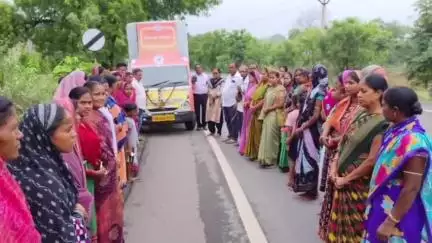 ଝାରସୁଗୁଡା: ରାଜ୍ୟ ସରକାରଙ୍କ ଏକ ବର୍ଷ ପୂର୍ତ୍ତି ଉପଲକ୍ଷେ କଦମଡ଼ିହି ଗ୍ରାମପଞ୍ଚାୟତ ଠାରେ ବିକାଶ ବାହନ ଯାତ୍ରା କାର୍ଯ୍ୟକ୍ରମ ଅନୁଷ୍ଠିତ