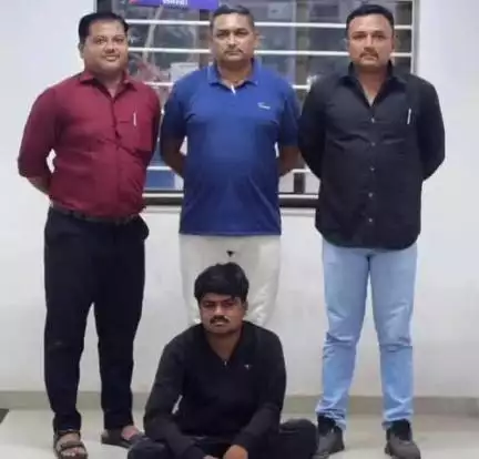 સાવરકુંડલા: સાવરકુંડલ રૂરલ પોલીસ સ્ટેશનમાં દાખલ થયેલ ચોરીના ગુન્હામાં નાસ્તા ફરતા આરોપીને જેલ રોડ ખેતીથી શોધી લેતી પોલીસ