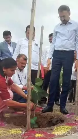लाखनी: केसलवाडा पवार येथे एमआरजीएस अंतर्गत ५ हजार वृक्ष लागवडीच्या कार्यक्रमाचा शुभारंभ ; जिल्हाधिकारी कोलते यांची उपस्थिती