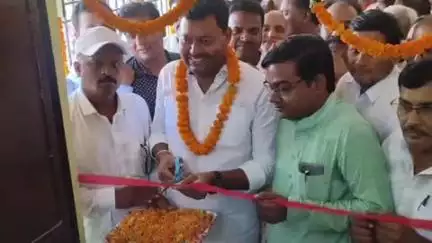 पातेपुर: पातेपुर प्रखंड मुख्यालय में विधायक ने 20 सूत्री कार्यालय का किया उद्घाटन, कमेटी अध्यक्ष व अन्य पदाधिकारी रहे मौजूद
