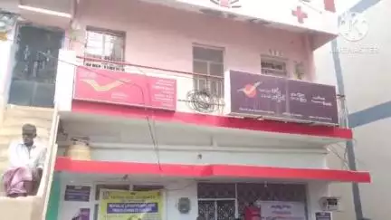 తల్లికి వందనం పథకం ద్వారా నగదు జమ కావడంతో స్థానిక తపాలా కార్యాలయం, బ్యాంకుల వద్ద బారులు తీరిన మహిళలు