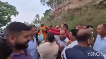 कांगड़ा: विधायक पवन काजल ने ग्राम पंचायत खोली में आयोजित छिंज मेले में मुख्य अतिथि के रूप में भाग लिया