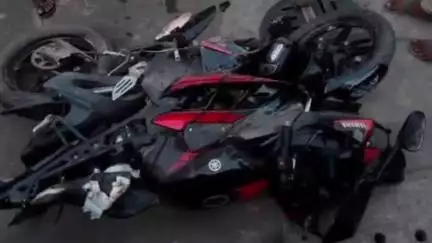 বেলডাঙা ২: বহরমপুর কৃষ্ণনগর 12 নং জাতীয় সড়কের উপর বাইকের সঙ্গে ট্রাকের মুখোমুখি সংঘর্ষে  মৃত্যু এক যুবকের