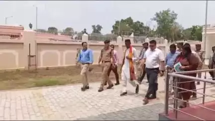 रुदौली: जिलाधिकारी अयोध्या निखिल टीकाराम फुंडे ने मां कामाख्या धाम रुदौली और आयुर्वेदिक मेडिकल कॉलेज हुनहुना का किया निरीक्षण