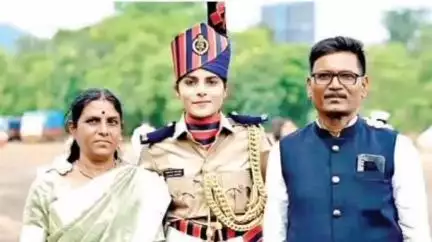 पातुर: भंडारज बु.येथील अल्पभूधारक शेतकऱ्यांची मुलगी जयनंदिनी सुरवाडे ही पोलिस दलात भरती, तालुक्यात सर्वत्र होत आहे कौतुक