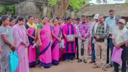 गोइलकेरा: डुमरी: पंचायत सचिव सुखलाल महतो के निधन पर कराईकेला पंचायत भवन में शोक सभा का आयोजन