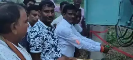 बाघमारा/कतरास: बाघमारा के विधायक शत्रुघ्न महतो ने हरियाणा के साहू नगर में 63 केवीए ट्रांसफार्मर का उद्घाटन किया
