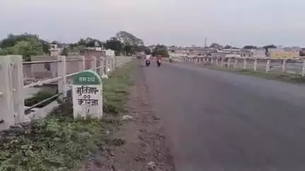 मुर्तीजापूर: कारंजा टी पॉइंट येथे बलेनो कारला दुचाकीची धडक,शहर पोलीस स्टेशनला अज्ञात दुचाकी चालकाविरुद्ध गुन्हा दाखल
