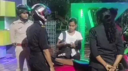 সোনারপুর: বারুইপুর পুলিশ জেলার উইন্নাস টিমের সদস্যরা নরেন্দ্রপুর থানার বিভিন্ন জায়গায় মহিলাদের সুরক্ষা তে টহলদারি চালালেন