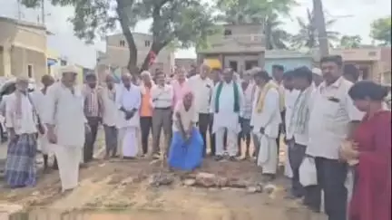 ನವಲಗುಂದ: ಶಿರೂರ ಗ್ರಾಮದಲ್ಲಿ ದರ್ಗಾದ ಕಾಮಗಾರಿ ಭೂಮಿ ಪೂಜೆ ನೆರವೇರಿಸಿದ ಶಾಸಕ ಕೋನರಡ್ಡಿ