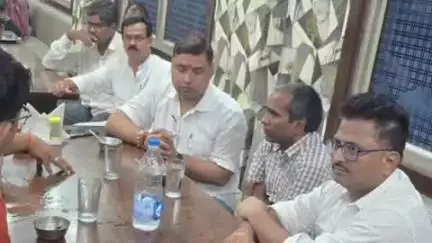 कुदरा: सकरी में अंडरपास पुलिया निर्माण की मांग को लेकर समाजसेवियों ने NHAI के PD से की मुलाकात