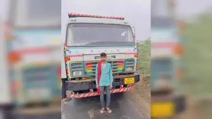લખપત: મુરચબાણમાં ખનિજચોરી ઝડપાઈ : બે મશીન, ત્રણ ડમ્પર કબજે