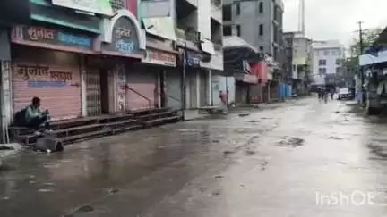 नांदगाव: व्यापारी महासंघाच्या अध्यक्षांवर झालेल्या हल्ल्याच्या निषेधार्थ मनमाड बंद