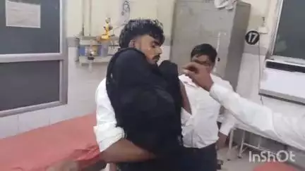 एटा: कुंवरपुर गांव में गर्म दूध से बच्चा जल गया, हालत बहुत गंभीर, एटा मेडिकल कॉलेज में भर्ती
