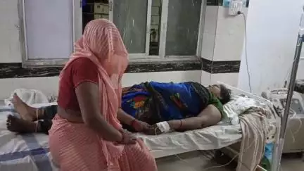 ग्राम नौगंवा में पानी का मोटर बंद करते समय महिला को लगा करेंट, घायल महिला CHC अमरपाटन में भर्ती