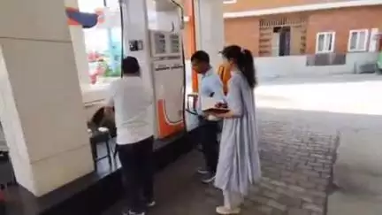 चम्पावत: पूर्ति विभाग के अधिकारियों ने चंपावत जिला मुख्यालय की पेट्रोल पंपों का निरीक्षण किया, दिए गए आवश्यक दिशा निर्देश