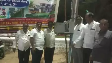 ಲಿಂಗಸುಗೂರು- ಸರ್ಜಾಪೂರ ಗ್ರಾಮ‌ ಸೇರಿದಂತೆ ನಗರದ ವಿವಿಧ ಕಡೆ ಹೈ ಮಾಸ್ಟ ಲೈಟ್ ಉದ್ಘಾಟನೆ‌ ಮಾಡಿದ‌ ವಿಪ ಸದಸ್ಯ‌ ಬಯ್ಯಾಪೂರ