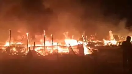 कानपुर: पनकी के शताब्दी नगर में झुग्गी झोपड़ियों में लगी आग, कई सिलेंडर हुए ब्लास्ट