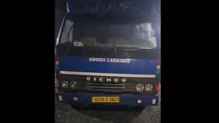 પારડી: LCB પોલીસે પરીયા વેલવાગડ તાડી ફળિયા પાસેથી ટેમ્પામાં ખાલી કેરેટની આડમાં લઈ જવાતો 4,47,264 રૂપિયાનો દારૂ ઝડપી પાડ્યો