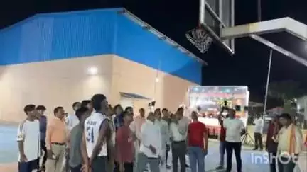 इटारसी: अखिल भारतीय विद्यार्थी परिषद की बास्केटबॉल प्रतियोगिता में सांसद ने मैदान पर गोल किए, वीडियो वायरल