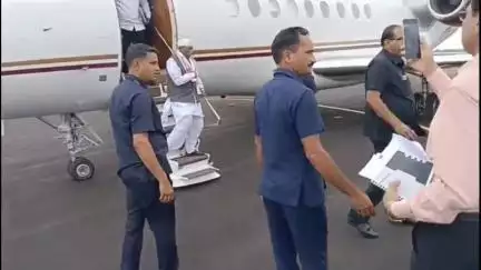 झालरापाटन: महामहिम राज्यपाल हरिभाऊ बागडे का झालावाड़ कोलाना एयरपोर्ट पर स्वागत, सांसद दुष्यंत सिंह सहित प्रशासनिक अधिकारियों ने किया
