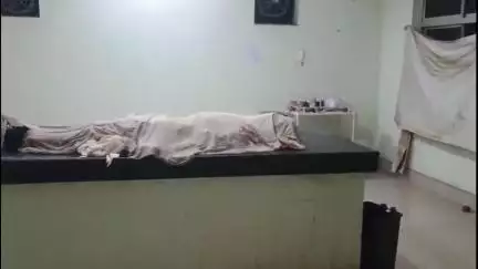 अररिया: अररिया कोर्ट रेलवे स्टेशन के पास ट्रेन की चपेट में आने से एक युवक की मौत, शव को पोस्टमार्टम के लिए लाया गया