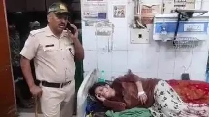 हाथरस: हाथरस सिटी रेलवे स्टेशन पर एक युवती जहर खुरानी का शिकार हुई, RPF पुलिस ने अचेत अवस्था में युवती को अस्पताल पहुंचाया