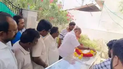 మార్కాపురం: పొదిలి శివాలయం మాజీ చైర్మన్ రమేష్ భౌతిక కాయానికి నివాళులర్పించిన మాజీ ఎమ్మెల్యే రాంబాబు