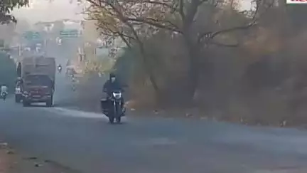 रावेर: अकलूद येथे घराबाहेर लावलेल्या क्रुझर गाडीला लागली आग,३ लाख १५ हजाराचे नुकसान, फैजपुर पोलीस ठाण्यात केली नोंद