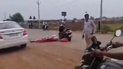 अभनपुर: खोरपा के पास भीषण सड़क हादसे में ट्रक ने स्कूटी सवार को कुचला, हुई मौत
