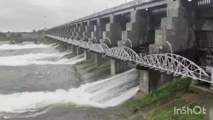 સાયલા: સાયલા તાલુકામાં વરસાદ અને ઉપર વાસ ના વરસાદ થી ડેમો છલકાયા નીચાણ વાળા વિસ્તારોમાં અવર જવર ન કરવા સૂચનાઓ