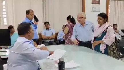 बिचौली हप्सी: नगर निगम कार्यालय में जनसुनवाई, निगमायुक्त ने सुनी लोगों की समस्याएँ
