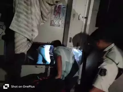 आरंग: आरंग थाना क्षेत्र में बस और ट्रक की टक्कर में दो लोग घायल हुए
