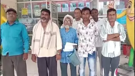 बुरहानपुर नगर: बुरहानपुर बोरगांव खुर्द में पानी की समस्या से परेशान लोगों ने जताया विरोध कलेक्टर को बताई समस्या #Jansamasya