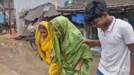 হরিশ্চন্দ্রপুর ২: কাউয়া মারি এলাকায় বৃদ্ধা মায়ের কাছ থেকে ভুল বুঝিয়ে জমির হাতিয়ে নেওয়ার অভিযোগ