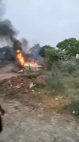 Aaj subah 7 baje 18 june 2025 tehseel sahaswan ke gram khairpur se puri family delhi ja rahi the accident me sab ki deat