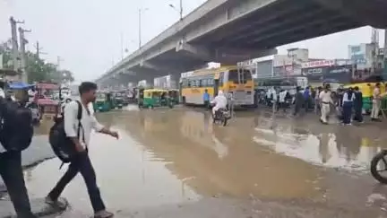 पलवल: पलवल में बारिश से बस स्टैंड परिसर में जलभराव, यात्रियों को हो रही है परेशानी