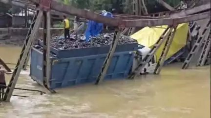 শিলচর: ভাঙ্গারপারে হারাঙ্গ নদীর ওপর আরসিসি সেতু ভেঙ্গৈ পড়ে দেখা দিয়েছে জনসমস্যা#jansamasya