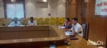 हरदोई: कलेक्ट्रेट सभागार में जिलाधिकारी की अध्यक्षता में पर्यटन विभाग की बैठक हुई