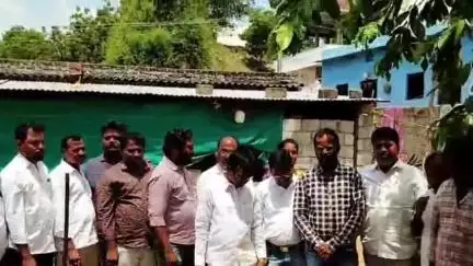 ధర్మారం: ధర్మారంలో ఇందిరమ్మ ఇళ్ల నిర్మాణ పనులకు భూమిపూజ చేసిన ఎంపీడీవో ప్రవీణ్ కుమార్