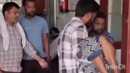 पलवल: छत से गिरी महिला को अस्पताल लाया गया, मरीज के लिए स्ट्रेचर नहीं मिली