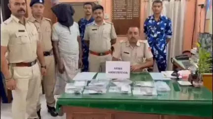 কালিয়াচক ১: মোজমপুরের ঈদগাহ পাড়া লিচুবাগান থেকে বিপুল পরিমাণ আগ্নেয়াস্ত্র উদ্ধার, গ্রেপ্তার এক